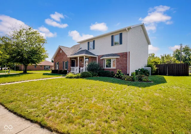 Photo 3 of Single family home for sale at 2251 Reston Ln, Columbus, IN 47203 | MLS# 22125829 | Listing updated on 2026-09-22