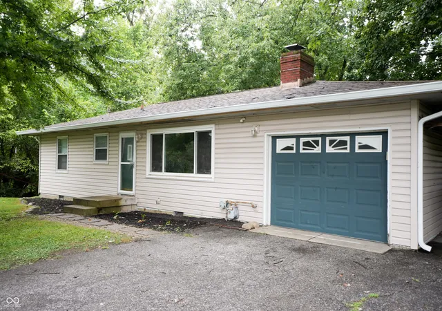 Photo 2 of Single family home for sale at 4646 S Keystone Ave, Indianapolis, IN 46227 | MLS# 22125830 | Listing updated on 2026-10-06