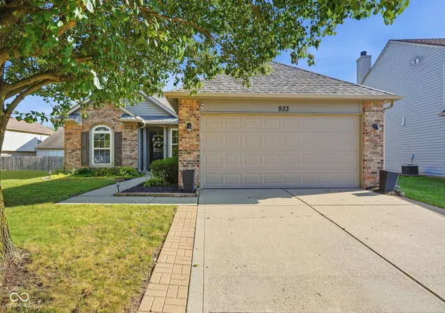 Photo 2 of Single family home for sale at 933 Atmore Ct, Indianapolis, IN 46217 | MLS# 22125839 | Listing updated on 2026-09-23