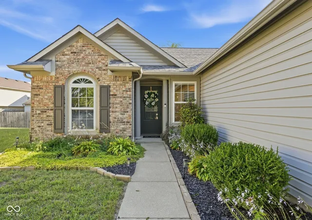 Photo 3 of Single family home for sale at 933 Atmore Ct, Indianapolis, IN 46217 | MLS# 22125839 | Listing updated on 2026-09-23