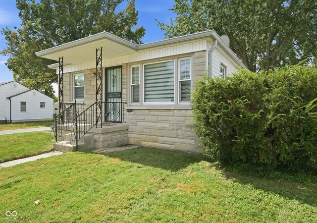 Photo 3 of Single family home for sale at 202 N 18th Avenue, Beech Grove, IN 46107 | MLS# 22125845 | Listing updated on 2026-09-19