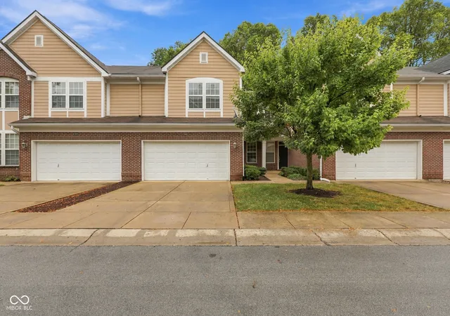 Photo 1 of Condo for sale at 5675 Brownstone Dr, Indianapolis, IN 46220 | MLS# 22125863 | Listing updated on 2026-10-02