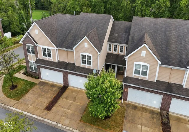 Photo 2 of Condo for sale at 5675 Brownstone Dr, Indianapolis, IN 46220 | MLS# 22125863 | Listing updated on 2026-10-02