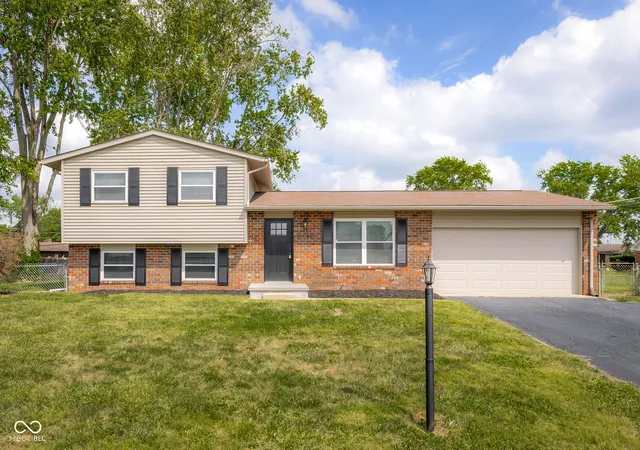 Photo 1 of Single family home for sale at 5140 Flintwood Ct, Columbus, IN 47203 | MLS# 22125869 | Listing updated on 2026-10-02