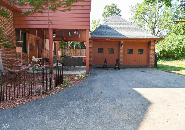 Photo 2 of Single family home for sale at 1125 Crane Ct, Anderson, IN 46016 | MLS# 22125875 | Listing updated on 2026-09-19