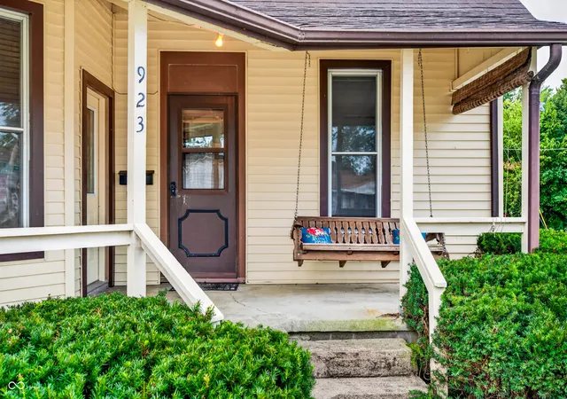 Photo 1 of Single family home for sale at 923 Washington St, Hope, IN 47246 | MLS# 22125878 | Listing updated on 2026-09-18
