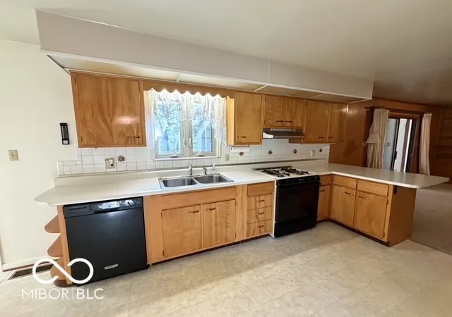 Photo 4 of Sale Pending at 445 Belmar Ave, Indianapolis, IN 46219 | MLS# 22125885 | Listing updated on 2026-10-10
