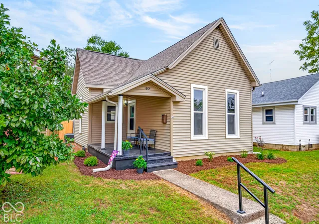 Photo 1 of Single family home for sale at 1804 California St, Columbus, IN 47201 | MLS# 22125904 | Listing updated on 2026-09-25