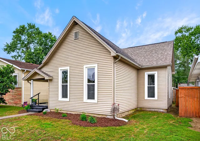 Photo 2 of Single family home for sale at 1804 California St, Columbus, IN 47201 | MLS# 22125904 | Listing updated on 2026-09-25