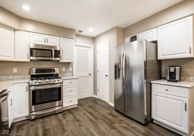 Photo 4 of Single family home for sale at 1525 Quail Glen, Carmel, IN 46032 | MLS# 22125917 | Listing updated on 2026-09-24