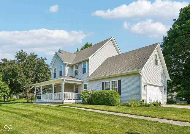 Photo 1 of Single family home for sale at 10515 Wildwood Dr, Zionsville, IN 46077 | MLS# 22125946 | Listing updated on 2026-09-24