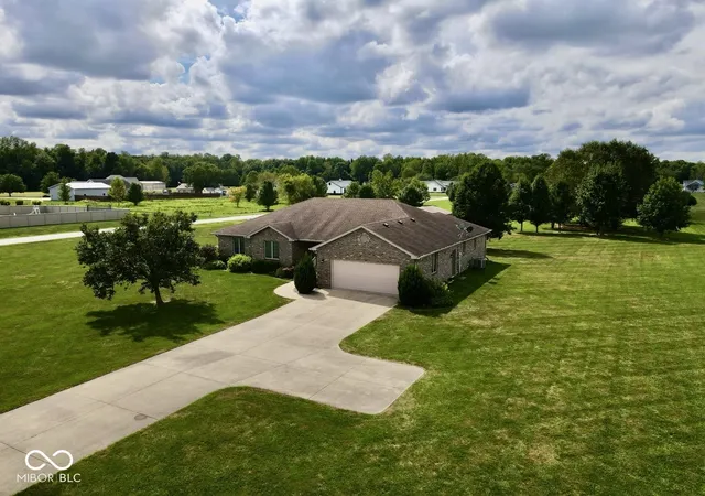 Single family home for sale at 8621 N County Rd 425 W, Brazil, IN 47834 | MLS# 22125954