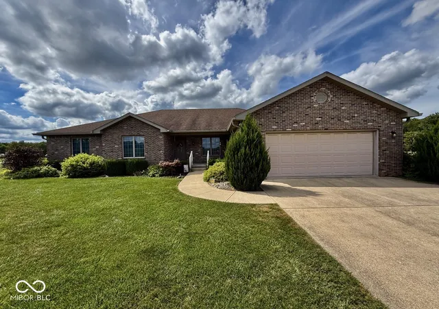 Photo 2 of Single family home for sale at 8621 N County Rd 425 W, Brazil, IN 47834 | MLS# 22125954 | Listing updated on 2026-10-01