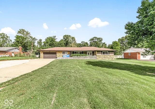 Photo 2 of Single family home for sale at 4006 Dundee Dr, Indianapolis, IN 46237 | MLS# 22125970 | Listing updated on 2026-09-30