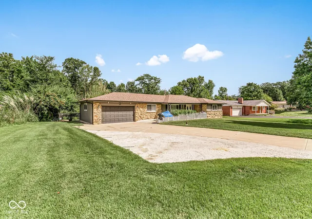 Photo 3 of Single family home for sale at 4006 Dundee Dr, Indianapolis, IN 46237 | MLS# 22125970 | Listing updated on 2026-09-30