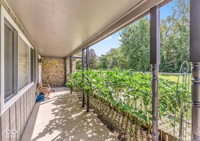 Photo 4 of Single family home for sale at 4006 Dundee Dr, Indianapolis, IN 46237 | MLS# 22125970 | Listing updated on 2026-09-30