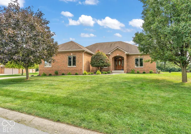 Photo 1 of Single family home for sale at 1165 Waterford Dr, Avon, IN 46123 | MLS# 22125997 | Listing updated on 2026-10-02