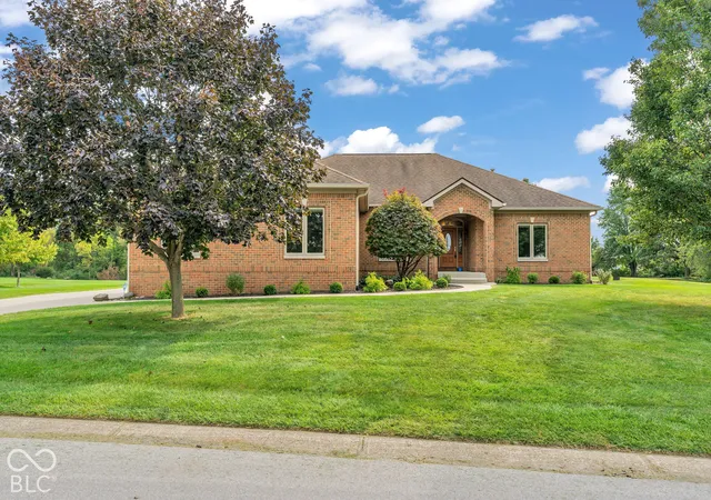 Photo 3 of Single family home for sale at 1165 Waterford Dr, Avon, IN 46123 | MLS# 22125997 | Listing updated on 2026-10-02