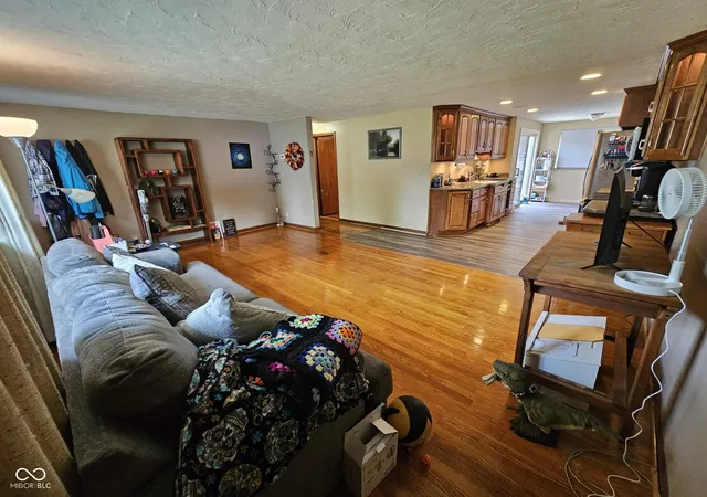 Photo 4 of Single family home for sale at 311 N Edgeway Dr, Alexandria, IN 46001 | MLS# 22126002 | Listing updated on 2026-09-25