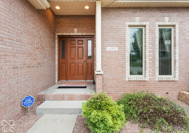 Photo 3 of Sale Pending at 4383 Red Hawk Ct S, Columbus, IN 47203 | MLS# 22126010 | Listing updated on 2026-10-07