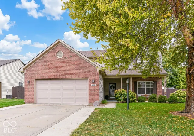Photo 1 of Single family home for sale at 250 Lakemoore St, Brownsburg, IN 46112 | MLS# 22126018 | Listing updated on 2026-10-07