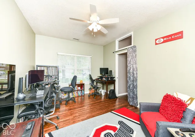 Photo 4 of Single family home for sale at 250 Lakemoore St, Brownsburg, IN 46112 | MLS# 22126018 | Listing updated on 2026-10-07
