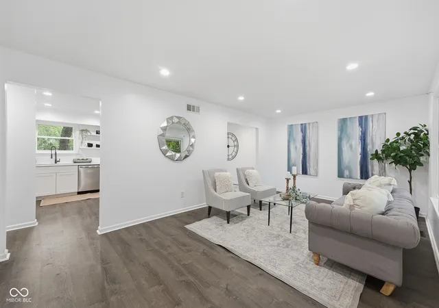 Photo 4 of Single family home for sale at 12202 Colbarn Pl, Fishers, IN 46038 | MLS# 22126041 | Listing updated on 2026-10-02