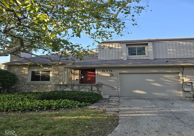 Condo for sale at 575 Conner Crk Dr, Fishers, IN 46038 | MLS# 22126062
