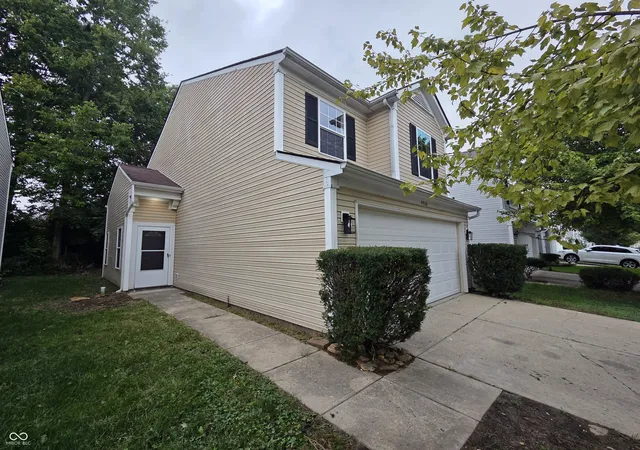 Photo 2 of Single family home for sale at 4926 Pembridge Dr, Indianapolis, IN 46254 | MLS# 22126078 | Listing updated on 2026-09-30