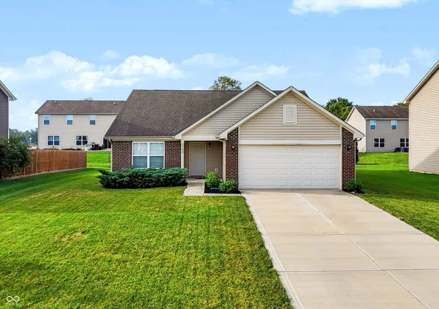 Photo 4 of Single family home for sale at 1102 W Limestone Way, Fortville, IN 46040 | MLS# 22126112 | Listing updated on 2026-09-16