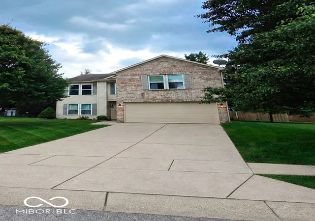 Photo 1 of Single family home for sale at 10643 Howe Rd, Fishers, IN 46038 | MLS# 22126134 | Listing updated on 2026-09-25