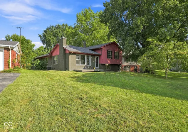 Photo 2 of Single family home for sale at 2700 Redbud Ln, Anderson, IN 46011 | MLS# 22126145 | Listing updated on 2026-09-17