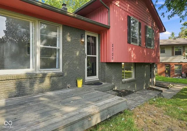 Photo 3 of Single family home for sale at 2700 Redbud Ln, Anderson, IN 46011 | MLS# 22126145 | Listing updated on 2026-09-17