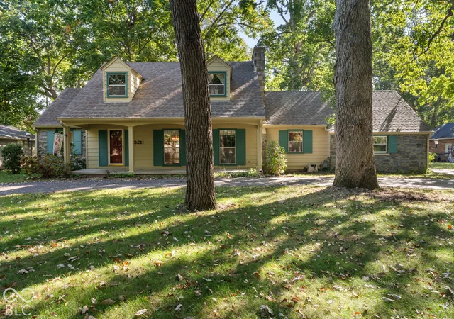 Photo 3 of Single family home for sale at 3211 Nugent Blvd, Columbus, IN 47203 | MLS# 22126164 | Listing updated on 2026-10-09