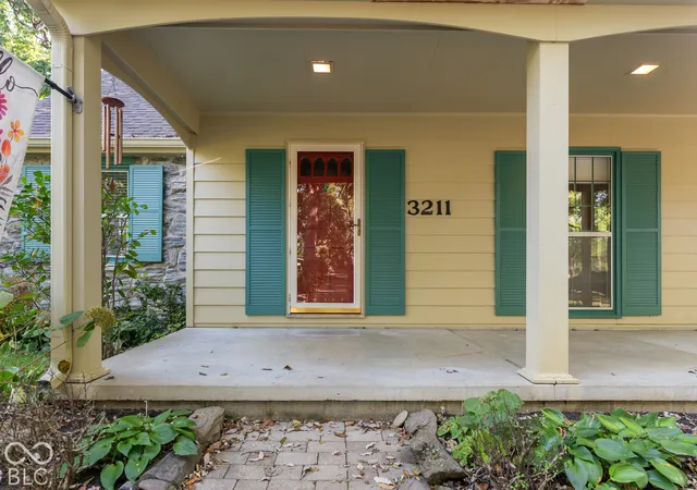 Photo 4 of Single family home for sale at 3211 Nugent Blvd, Columbus, IN 47203 | MLS# 22126164 | Listing updated on 2026-10-09
