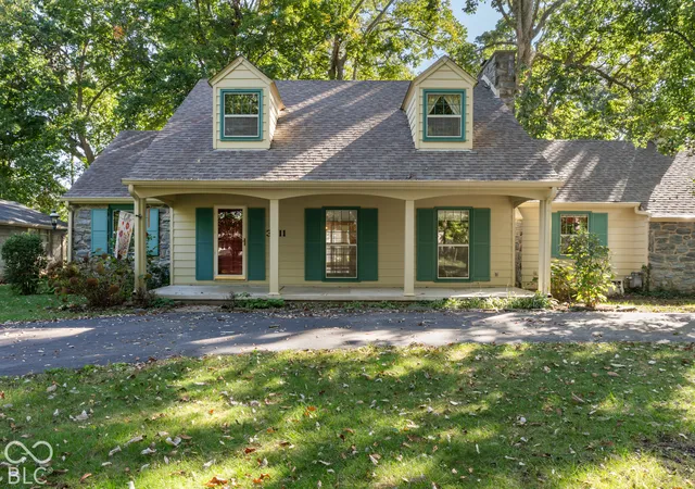 Single family home for sale at 3211 Nugent Blvd, Columbus, IN 47203 | MLS# 22126164