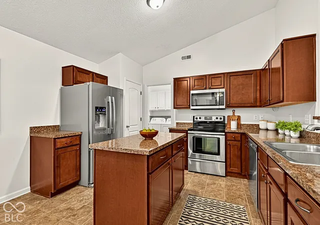 Photo 3 of Single family home for sale at 6656 W Deer Hl Dr, Mc Cordsville, IN 46055 | MLS# 22126174 | Listing updated on 2026-09-25