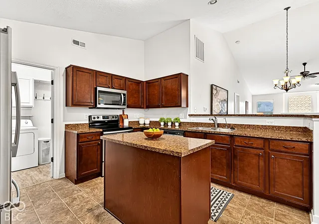 Photo 4 of Single family home for sale at 6656 W Deer Hl Dr, Mc Cordsville, IN 46055 | MLS# 22126174 | Listing updated on 2026-09-25