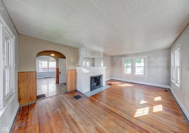 Photo 4 of Single family home for sale at 37 W Vermont St, Brownsburg, IN 46112 | MLS# 22126176 | Listing updated on 2026-10-08