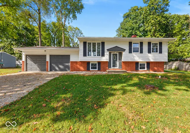 Photo 1 of Sale Pending at 8312 W Lone Beech Dr, Muncie, IN 47304 | MLS# 22126193 | Listing updated on 2026-09-25