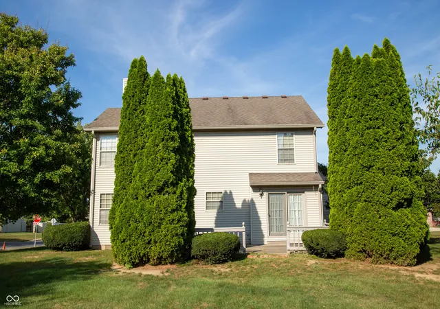 Photo 3 of Sale Pending at 1625 Black Oak Ln, Franklin, IN 46131 | MLS# 22126204 | Listing updated on 2026-09-19