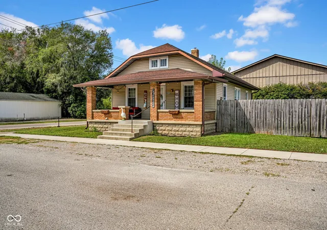 Photo 3 of Sale Pending at 203 N Washington St, Morristown, IN 46161 | MLS# 22126214 | Listing updated on 2026-09-18