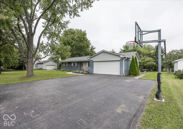 Photo 2 of Single family home for sale at 5625 S 950 East, Zionsville, IN 46077 | MLS# 22126217 | Listing updated on 2026-10-07