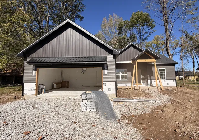 Single family home for sale at 517 Ml Springs, Coatesville, IN 46121 | MLS# 22126242
