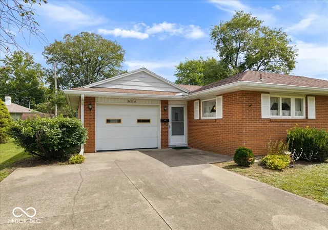 Photo 4 of Sale Pending at 606 S Harvey Rd, Muncie, IN 47304 | MLS# 22126244 | Listing updated on 2026-09-20