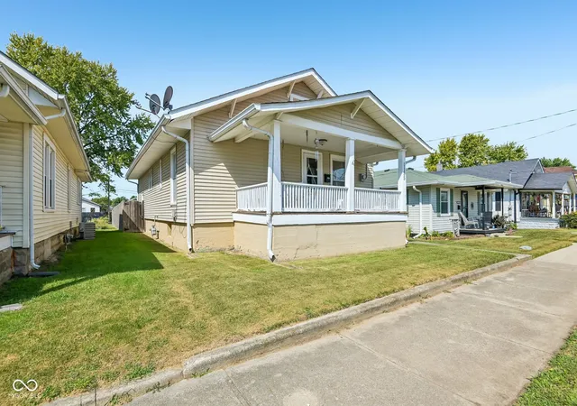 Photo 2 of Single family home for sale at 1135 Meridian St, Shelbyville, IN 46176 | MLS# 22126250 | Listing updated on 2026-09-30
