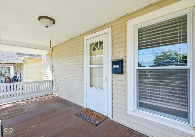 Photo 3 of Single family home for sale at 1135 Meridian St, Shelbyville, IN 46176 | MLS# 22126250 | Listing updated on 2026-09-30