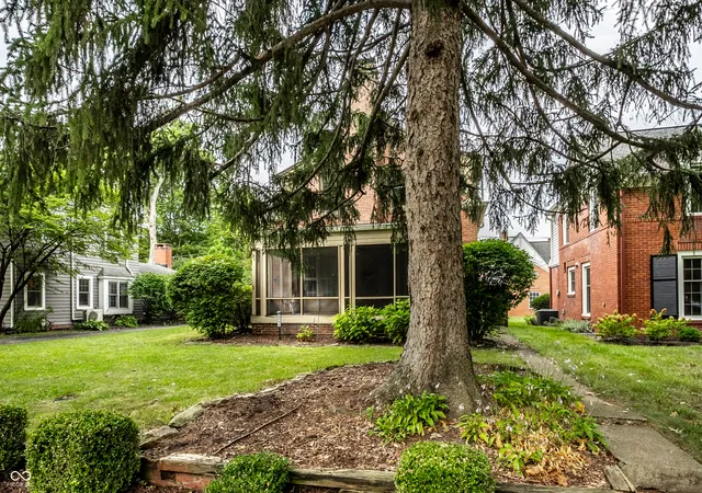 Photo 3 of Sale Pending at 5254 N New Jersey St, Indianapolis, IN 46220 | MLS# 22126254 | Listing updated on 2026-09-25
