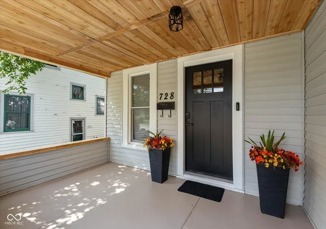 Photo 2 of Single family home for sale at 728 N Emerson Ave, Indianapolis, IN 46219 | MLS# 22126259 | Listing updated on 2026-10-06