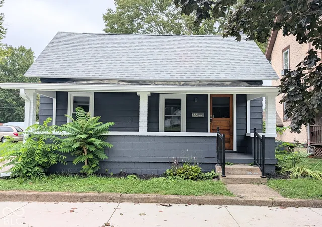 Photo 2 of Single family home for sale at 500 W Pike St, Martinsville, IN 46151 | MLS# 22126261 | Listing updated on 2026-10-01